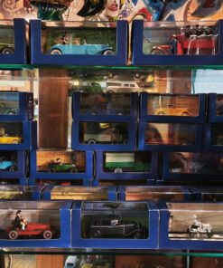 En voiture Tintin échelles 1/43e, éditées par Atlas / Moulinsart dans leurs boîtes bleues d'origine avec décors en fond de boîte – Image 3