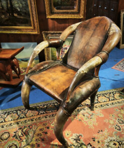 Alternative view of Fauteuils en cornes et cuir (paire) Epoque XXème style mobilier américain de type steerhorn