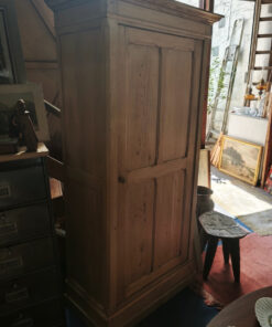 Bonnetière pin massif décapé et poncé Epoque début XXème Style "country chic" – Image 3