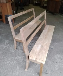 bancs en bois brut