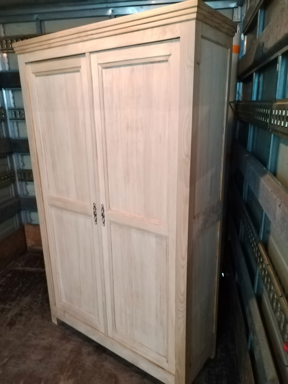 Armoire Parisienne en bois brut décapé Epoque XXème – Image 2